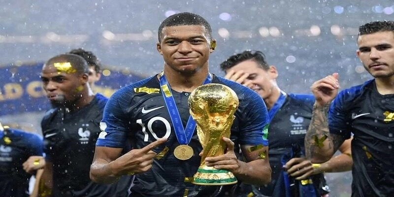 Kylian Mbappé đại diện cho thế hệ cầu thủ trẻ tài năng và bản lĩnh