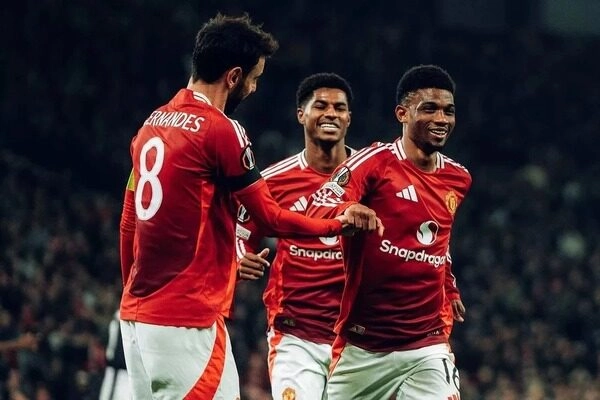 Manchester United củng cố sức mạnh và lối chơi chiến thuật