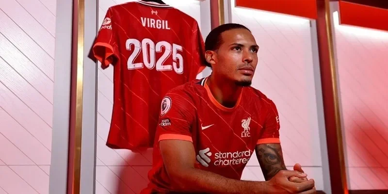 Ở tuổi 34 anh vẫn là thủ lĩnh hàng phòng ngự của Liverpool